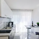 Apartman Lea *